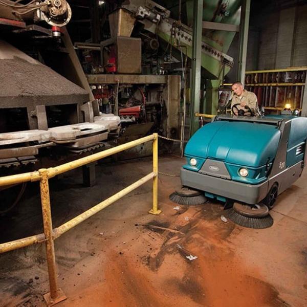 Tennant S20 Sweeper In-Operation: waste facility Tennant S20 Sweeper In-Operation: waste facility