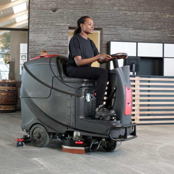 Viper AS850R Cleaning Commercial Area Viper AS850R Cleaning Commercial Area