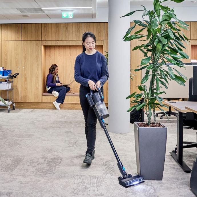 Nilfisk VU200 Cordless Vacuum Cleaning Floor Nilfisk VU200 Cordless Vacuum Cleaning Floor